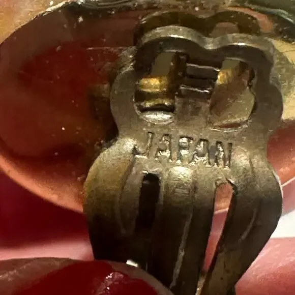 Lucite Flower with Pearl Clip on Earrings. Vintage - Picture 4 of 5